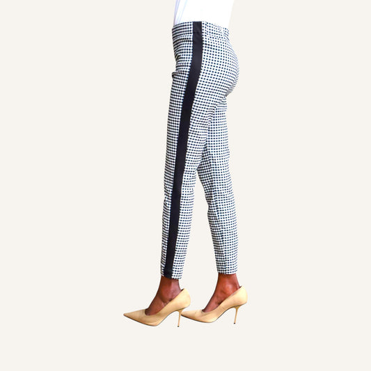 Skinny leg pintuck pants with strip and elastic waist band